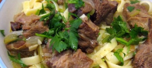 Салат из риса, кукурузы с красным перцем