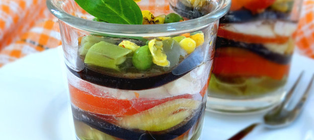 Овощи в собственном соку с брынзой в верринах на пару