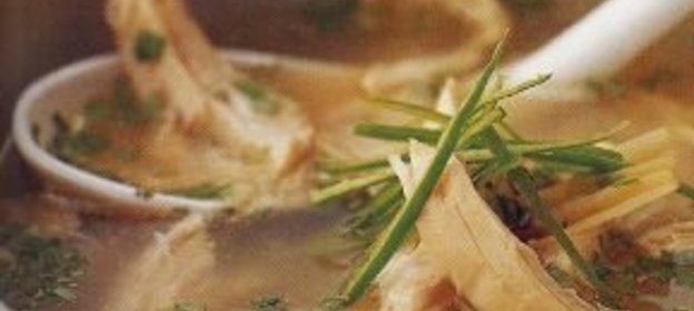 Булочки, фаршированные яйцами, с томатом-пюре и сметаной