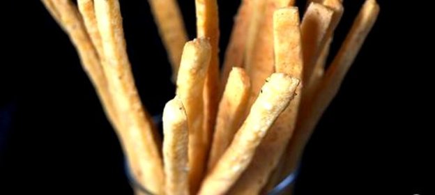 Сырные палочки из острого сыра