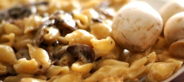 Паста с шампиньонами в сливочном соусе