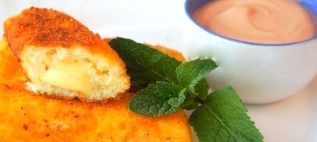 Обжаренные картофельные палочки с сыром