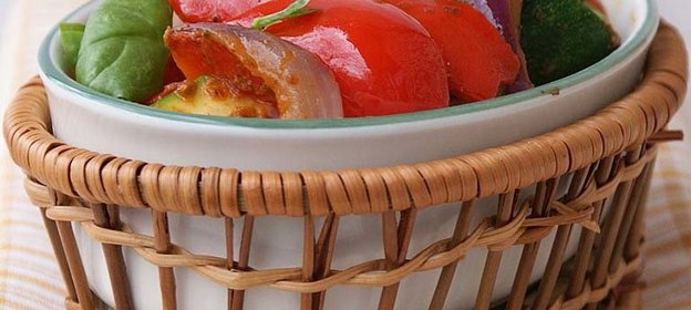 Овощи в фольге с красным песто