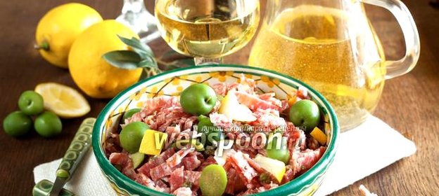 Колбасный салат с салями «Средиземноморский»