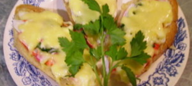 Горячие бутербродики с крабовыми палочками