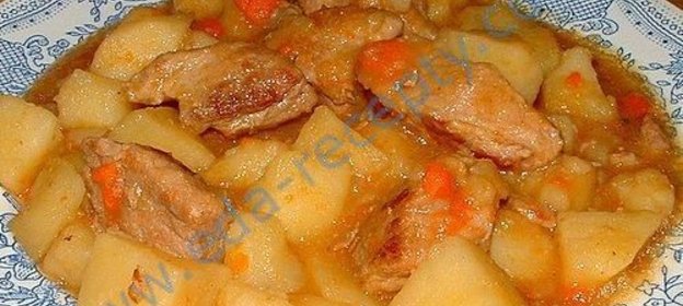 Картошка тушеная с мясом и томатами