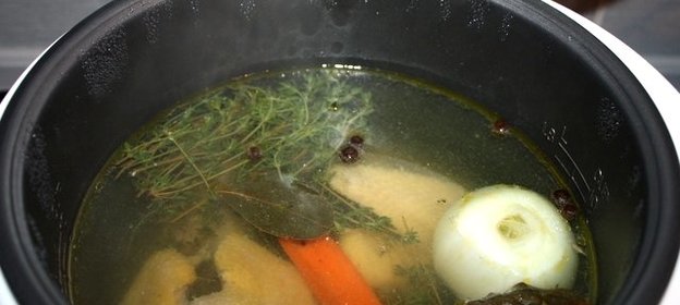 Куриный бульон в мультиварке Панасоник