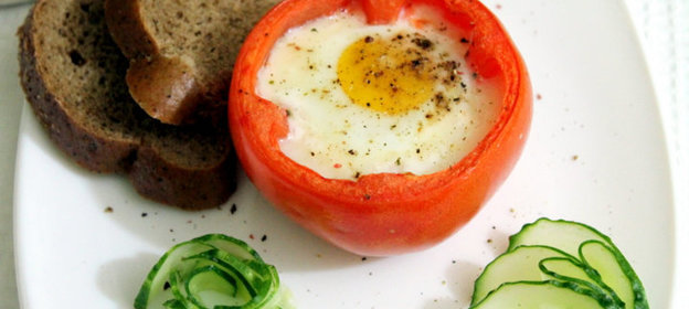 Яичница в помидорах