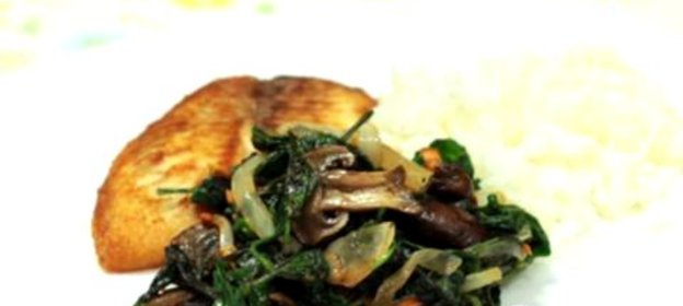 Жареные грибы со шпинатом