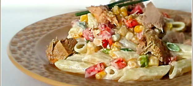 Салат с пастой и тунцом