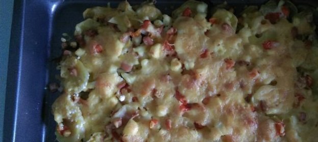 Запеканка картофельная с помидорами и сыром