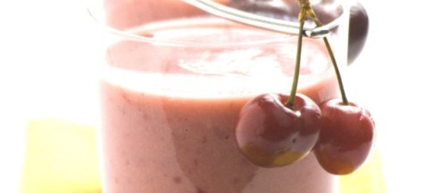 Вишнево-ванильный смузи с йогуртом