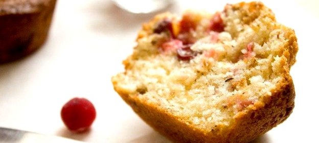 Клюквенные маффины с фундуком