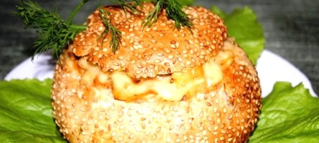 Салат в булочке