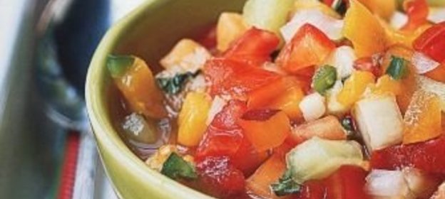 Голубцы, фаршированные овощами, в томатном соусе