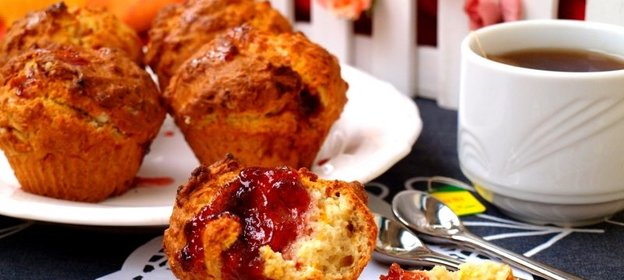 Маффины с джемом на сметане
