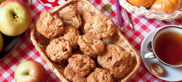 Домашнее овсяное печенье с яблоками и грецкими орехами