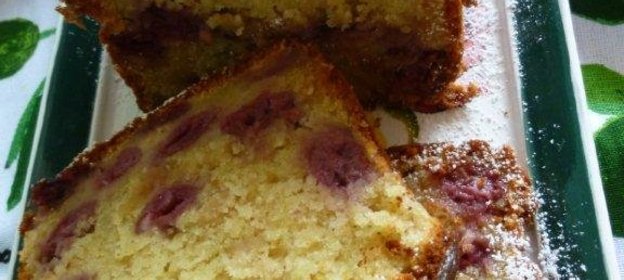 Вишневый кекс с марципаном