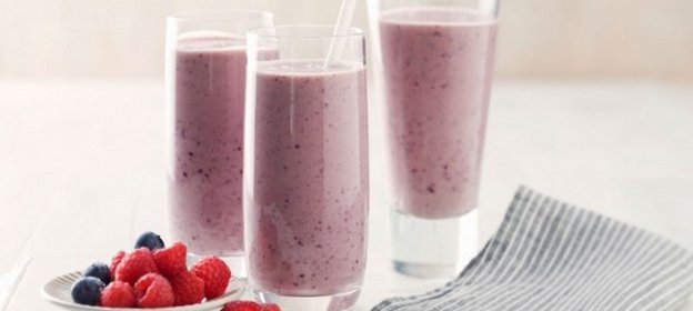 Смузи из ягод и авокадо