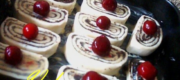 Канадские булочки с вишенкой