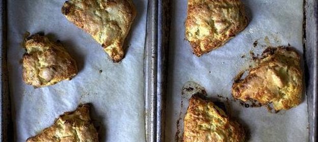 Булочки с яблоками и сыром Чеддер