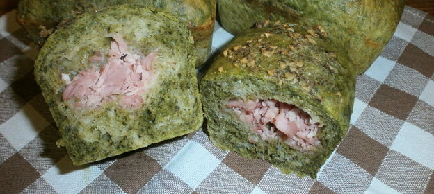 Шпинатные хлебные булочки с начинкой