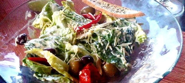 Салат Цезарь с оливками