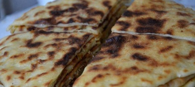 Балкарские лепешки с картофельно творожной начинкой