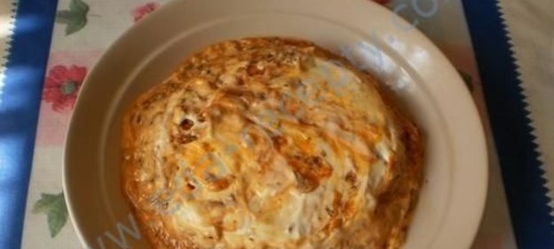 Оригинальный салат с сухарями и килькой