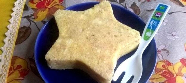 Творожная запеканка с бананом и яблоком