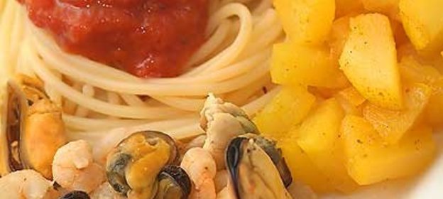 Спагетти в морской тематике с грушей