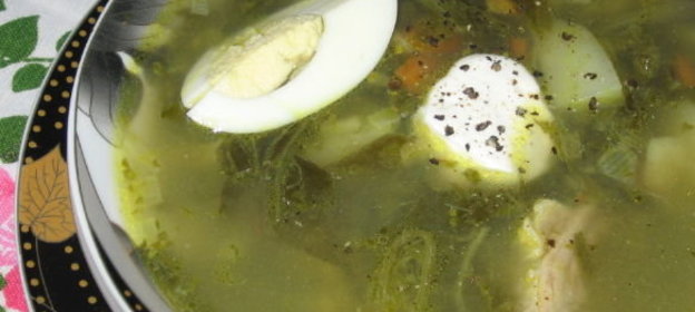 Зеленые щи со щавелем и шпинатом