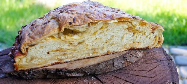 Хлеб с луком и сыром