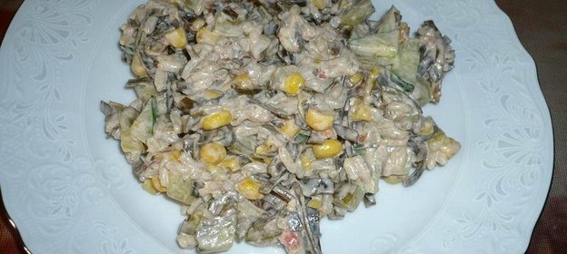 Салат с морской капустой и кукурузой