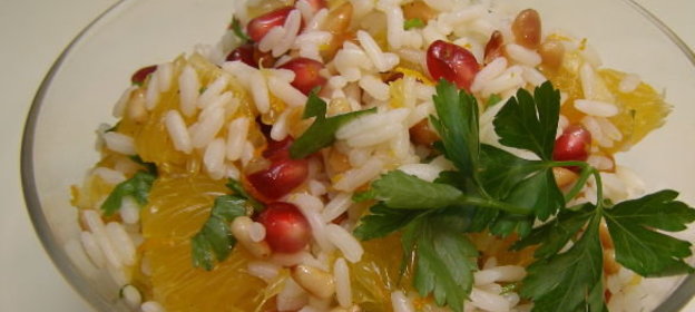 Морская рыба с омлетом и рисом