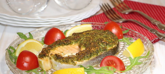 Стейки форели под изумрудной корочкой