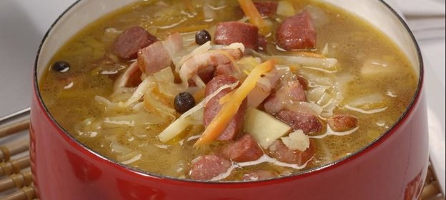 Кислые щи с копченостями