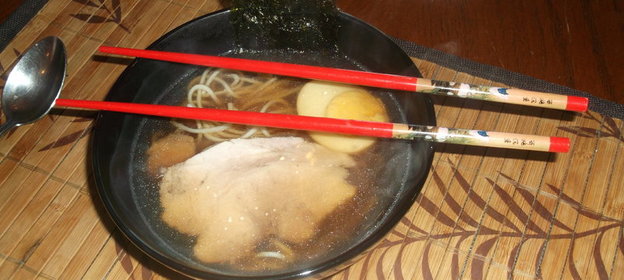Рамен - японский мясной суп на трех бульонах