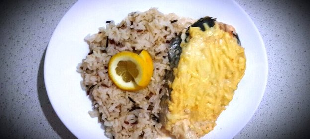 Стейк из семги под соево-сливочным соусом и сыром