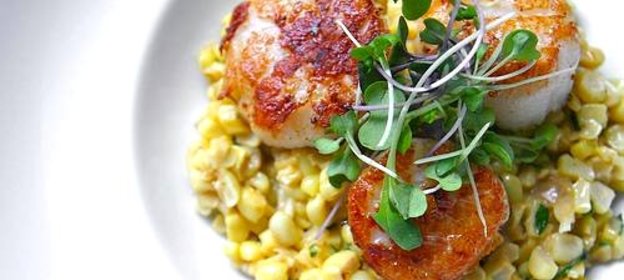 Морские гребешки со сливочной кукурузой