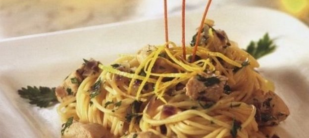 Спагетти с куриным филе в лимонном соусе