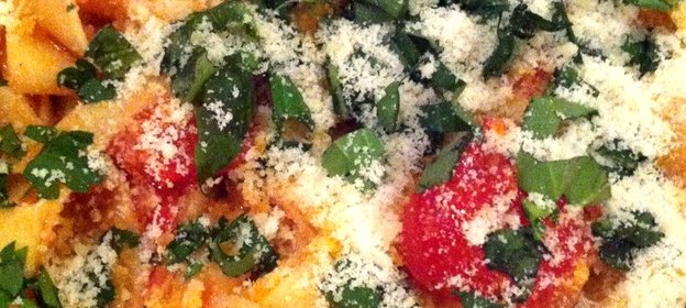 Паста тальятелле с соусом помидорини