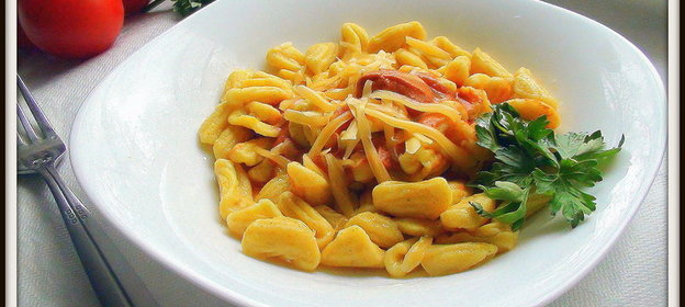 Домашняя паста маллореддус (Malloreddus) с розовым соусом Аврора. Ньокки с шафраном