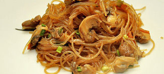 Фунчоза с грибами в соусе терияки