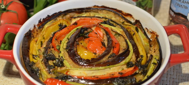 Стейк из лосося по-бенгальски с соусом Райта