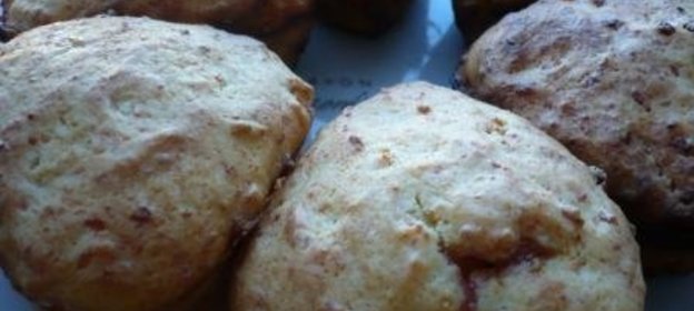 Творожные кексики с ревнем и малиной