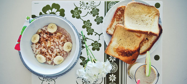 Французский завтрак: каша, тосты и смузи