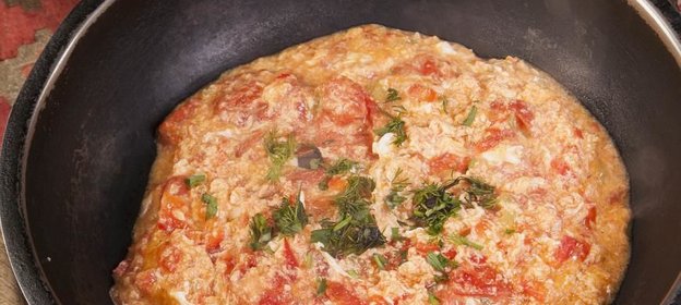 Яичница с помидорами