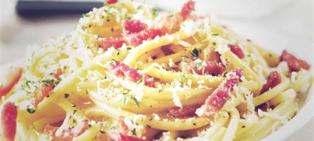 Паста карбонара с пармезаном