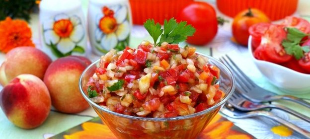 Овощная сальса с персиками